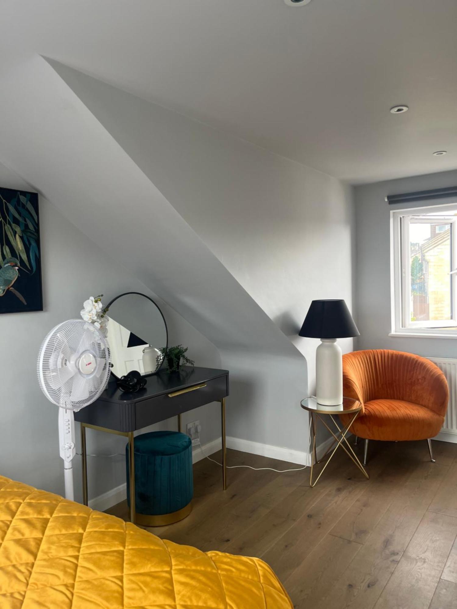 Spacious And Stylish Home バース エクステリア 写真
