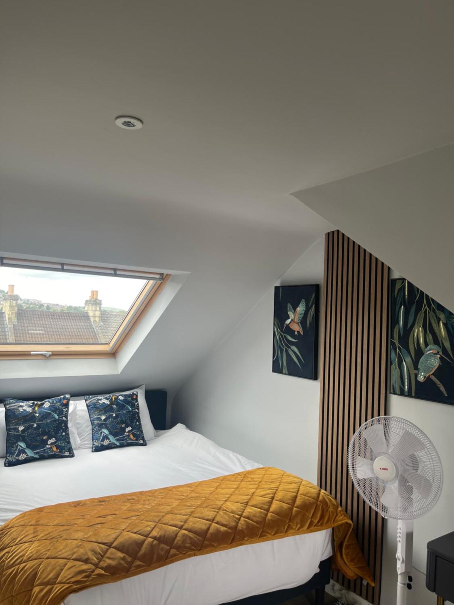Spacious And Stylish Home バース エクステリア 写真