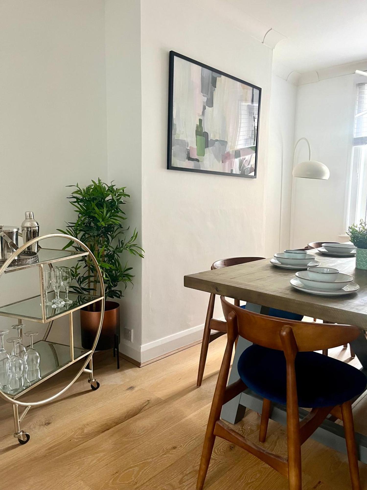 Spacious And Stylish Home バース エクステリア 写真